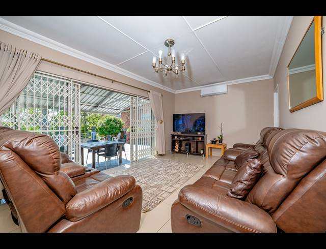 3 BEDROOM FREEHOLD FOR SALE IN HILLARY